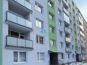 Pronájem garsonky (20m²) v panelovém domě s výtahem v Palackého ulici v Chebu