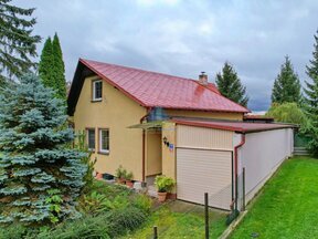 Rodinný dům (109 m2) se zahradou (448 m2) a garáží v Hájích u Chebu na prodej